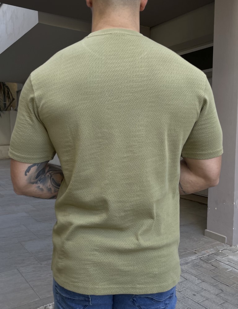 Ανδρικό βαμβακερό λαδί T-shirt με ανάγλυφο ύφασμα και στάμπα στο στήθος TPM1069 φωτογραφία